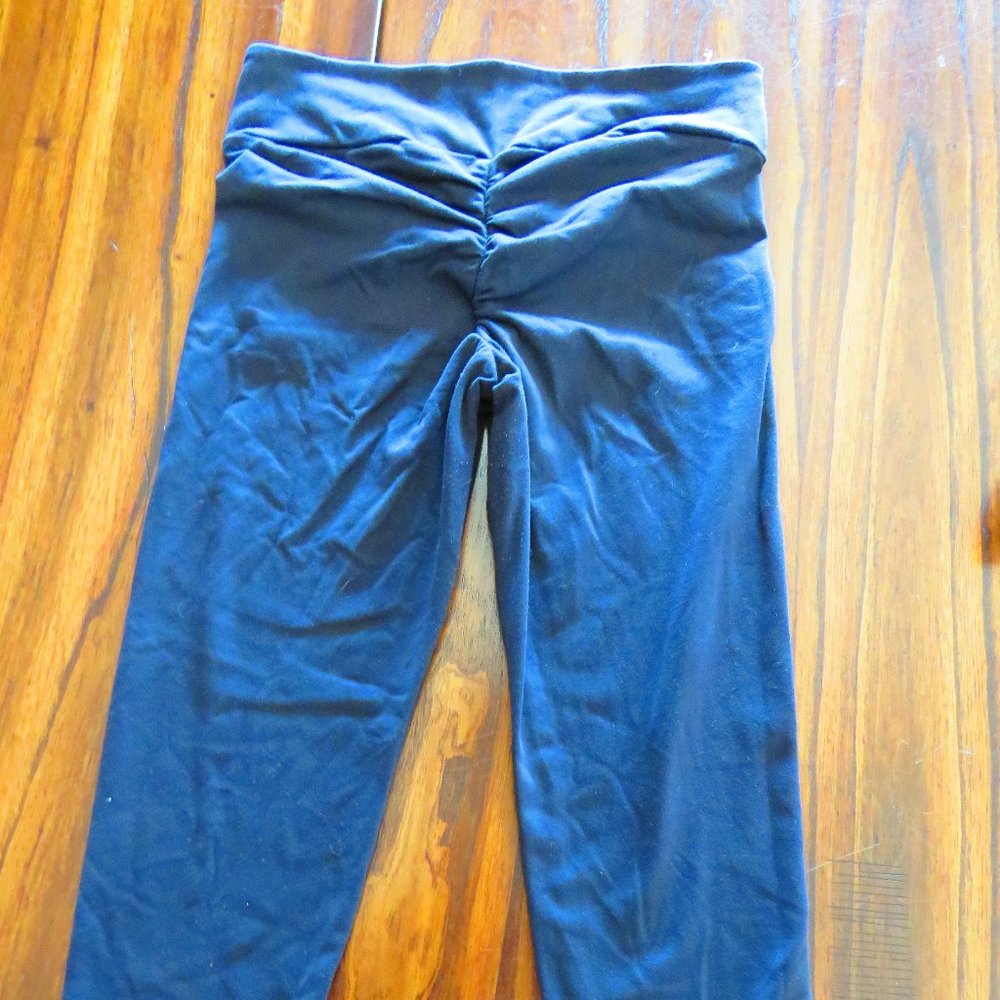 Celestial Bodiez Scrunch Butt Leggings, Capri